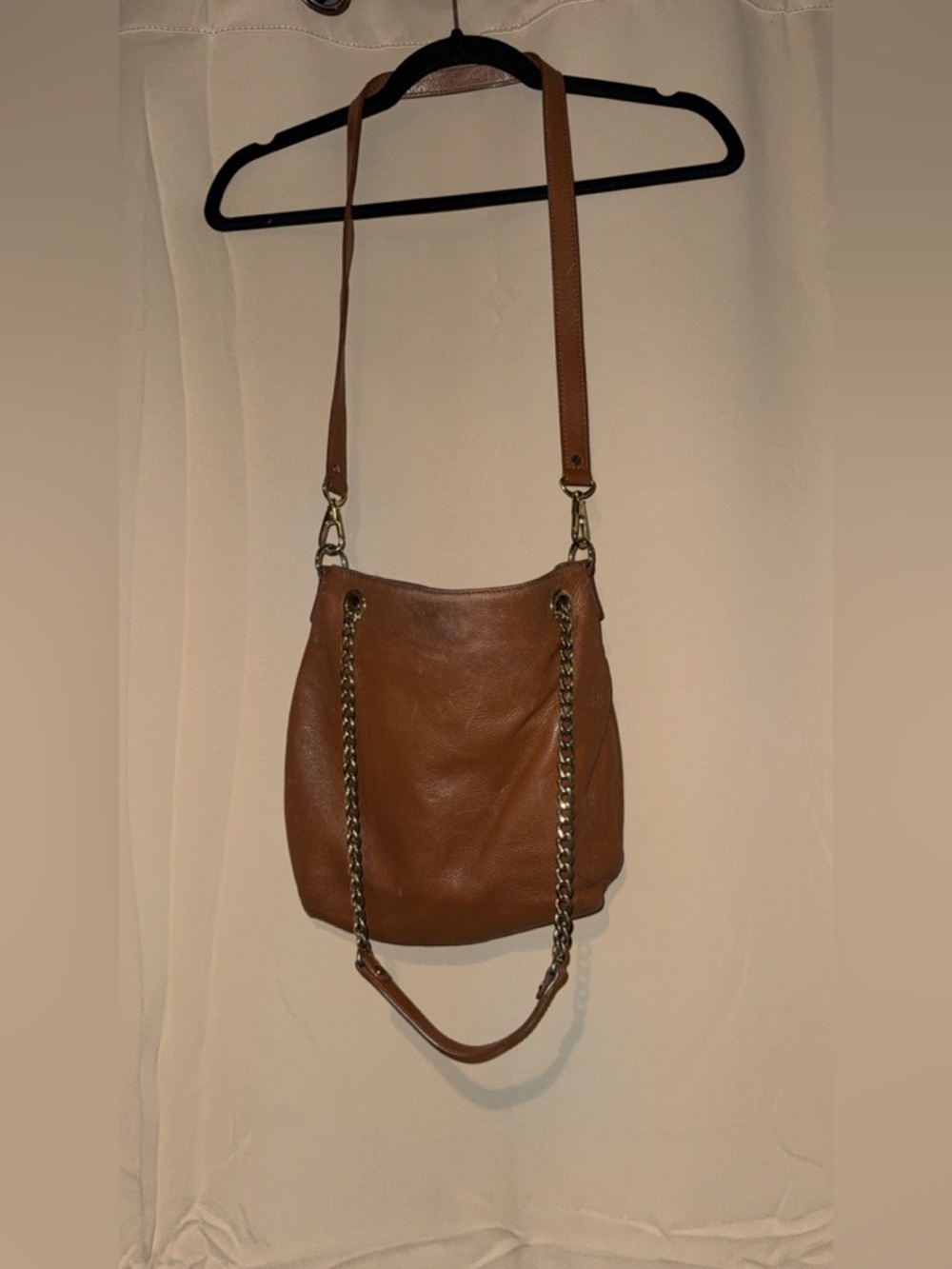 Women's Brown Leather Shoulder Bag with Chain Strap. By Michael kors